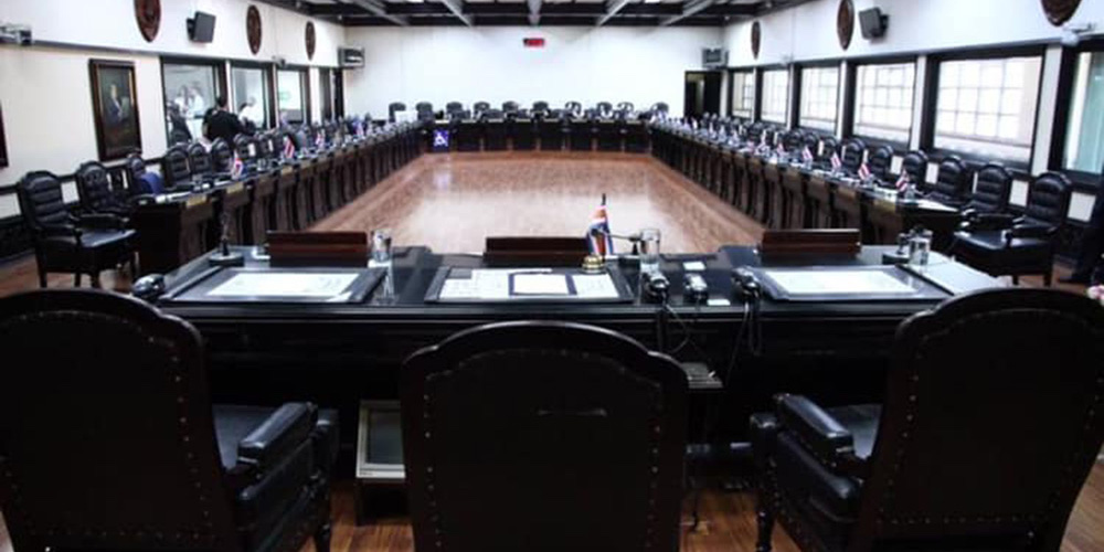 3 diciembre: Inician las sesiones extraordinarias en la Asamblea Legislativa, la reforma fiscal como punto principal, con Carlos Alvarado.