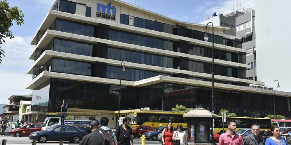 7 diciembre: El tema del déficit no era cosa de que nos querían asustar con la vaina vacía. Tan inminente era el precipicio que hasta la Sala Cuarta por primera vez emitió un fallo unánime. Con Paul Rueda