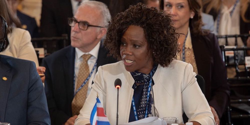 8 de junio: Con la Canciller y Vicepresidenta de la República Epsy Campbell la agenda es interminable. En su primer viaje oficial esta semana a la sede de la OEA se enfrentó a la furia de su homólogo venezolano