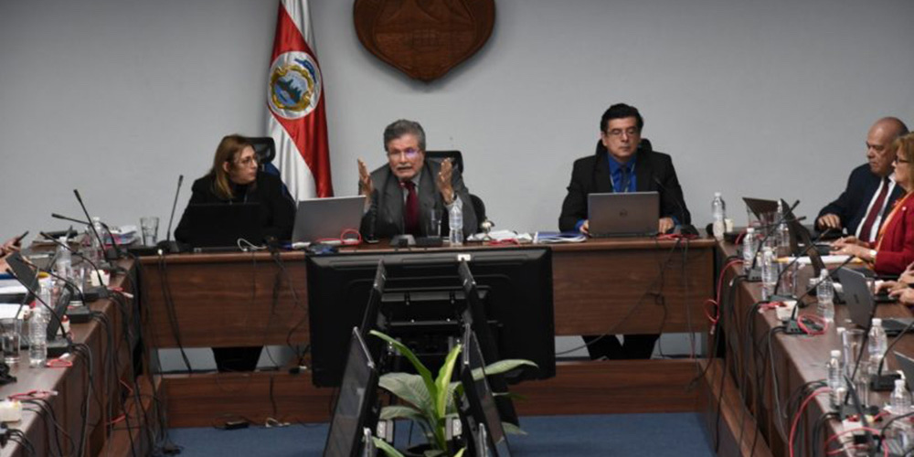 17 octubre: La Corte Suprema de Justicia aprobó este martes un pronunciamiento que complica las posibilidades de una pronta reforma fiscal, Francisco Antonio Pacheco y Mario Redondo.