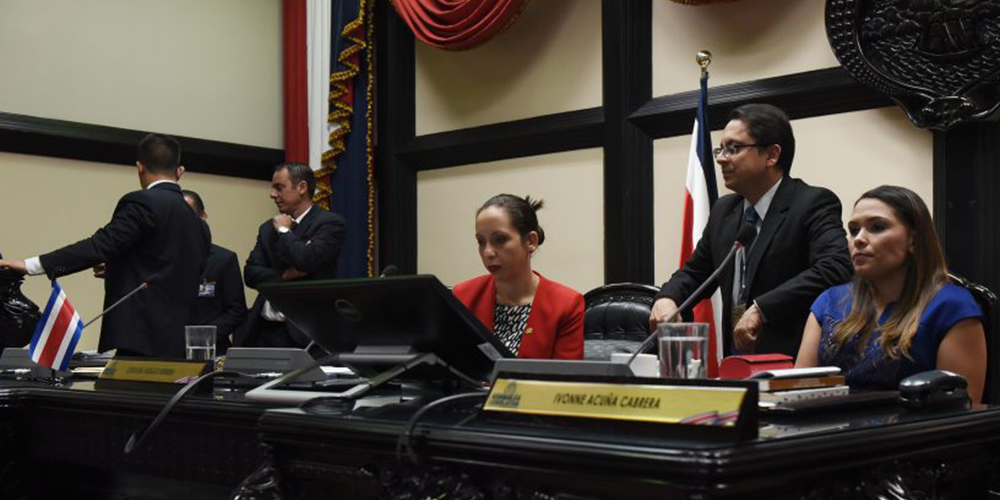 3 octubre: Los focos pasan de las calles al plenario legislativo. La huelga pierde fuerza, pero sigue viva contra la reforma fiscal, con Eduardo Ulibarri