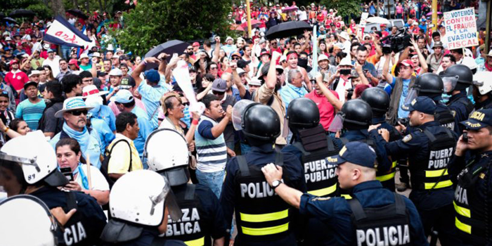 5 octubre: El plan fiscal llega a su recta final en el Congreso en medio de un clima tenso, con Michael Soto