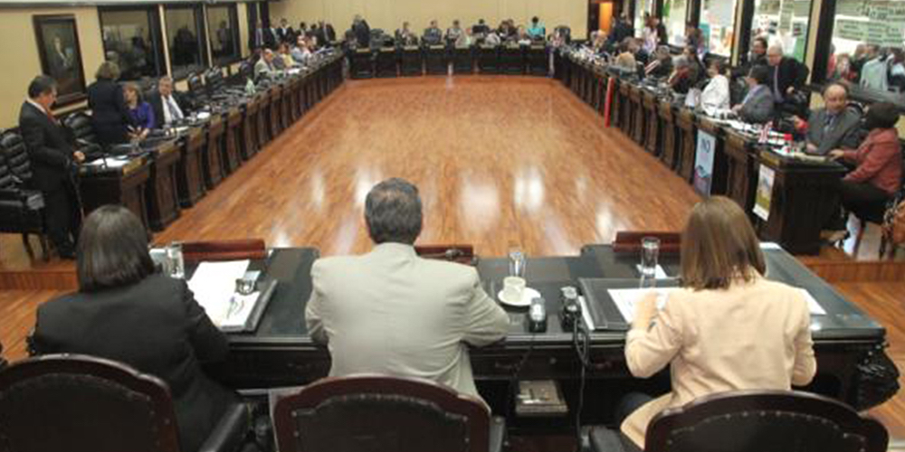 18 de abril: Conversamos sobre asuntos de política local y también de las complejidades mayores de la política en la Casa Blanca de Donald Trump, con Juan Carlos Hidalgo, analista de políticas públicas del CATO Institute de Washington