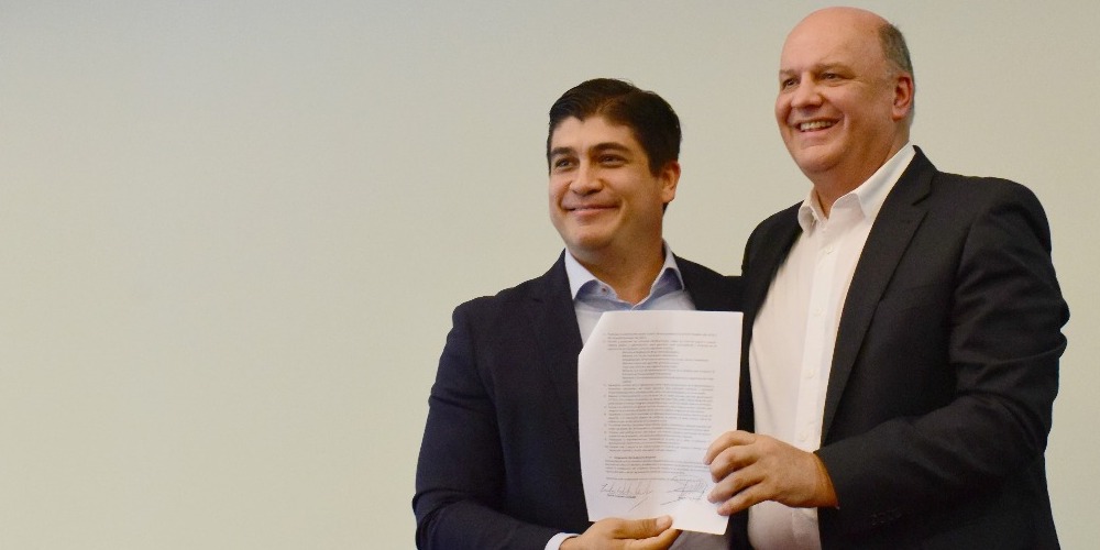 26 de abril: Expectativa ante el anuncio de la conformación del nuevo gabinete, con Saúl Buseta y Gustavo Araya.