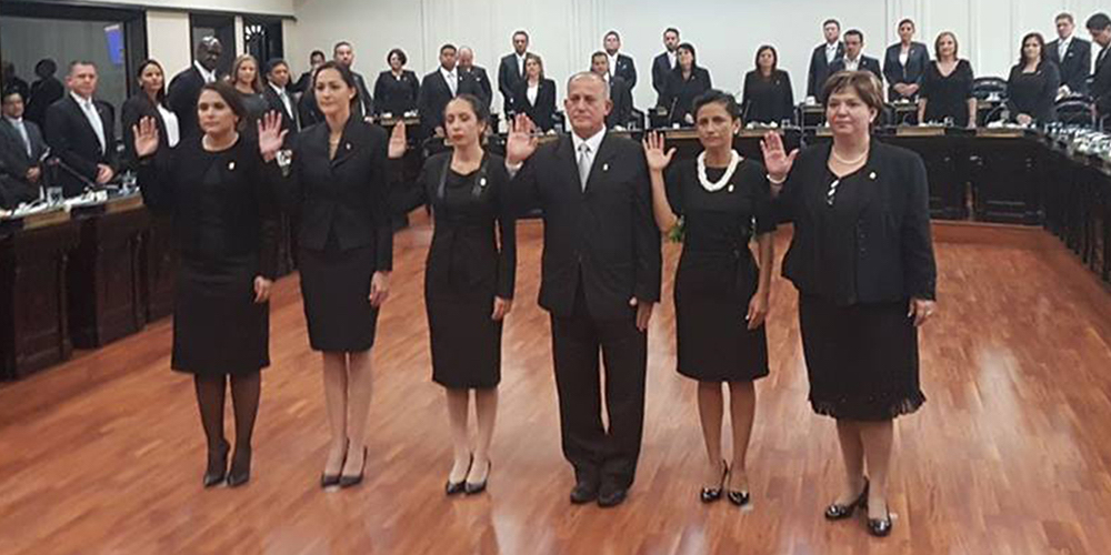 2 de mayo: Carolina Hidalgo, diputada del Partido Acción Ciudadana, es la nueva presidenta de la Asamblea Legislativa. Analizamos lo que sucedió este 1 de mayo, con Carlos Ricardo Benavides. 