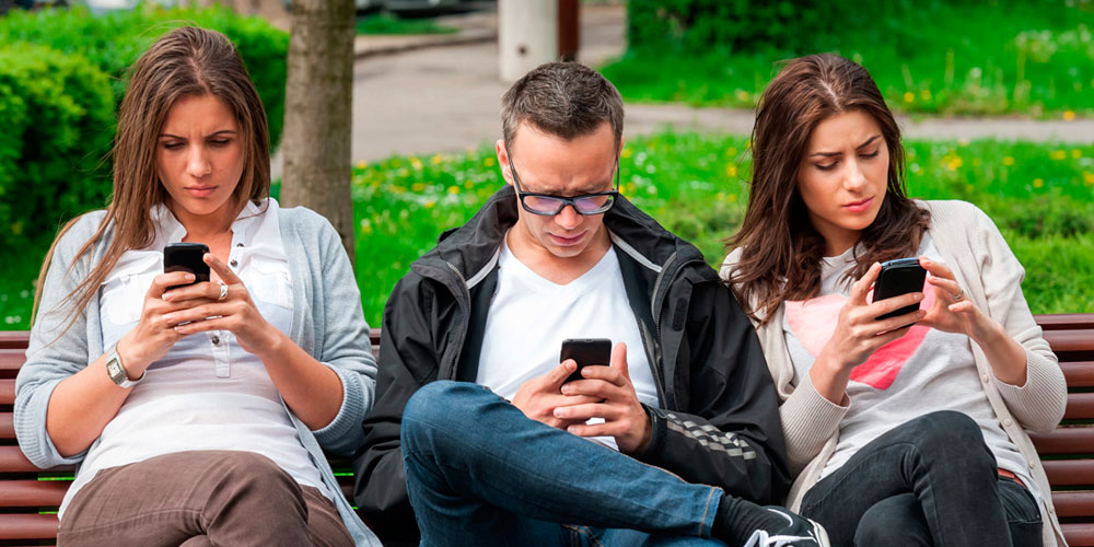 22 de febrero: redes sociales se conviertan en una pesada carga sobre las mentes y los estados anímicos de la ciudadanía, con  Gustavo Araya y Luis Adrian Salazar.