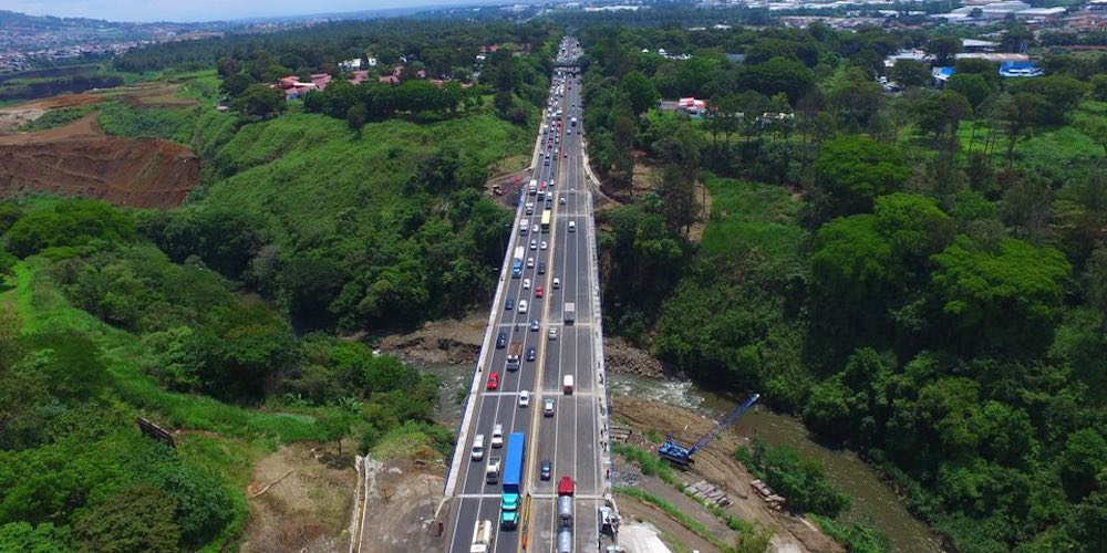 Puente Alfredo González Flores