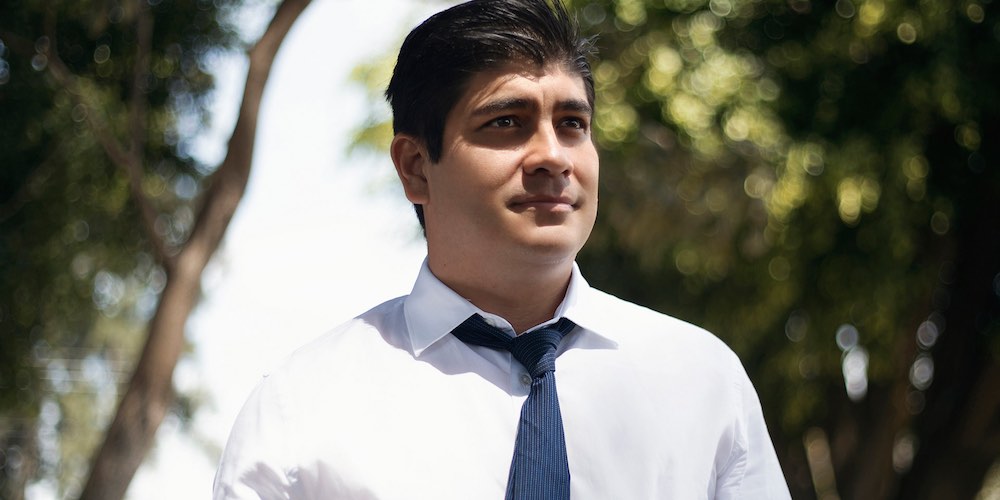 Carlos Alvarado en su nuevo rol como candidato presidencial del oficialismo