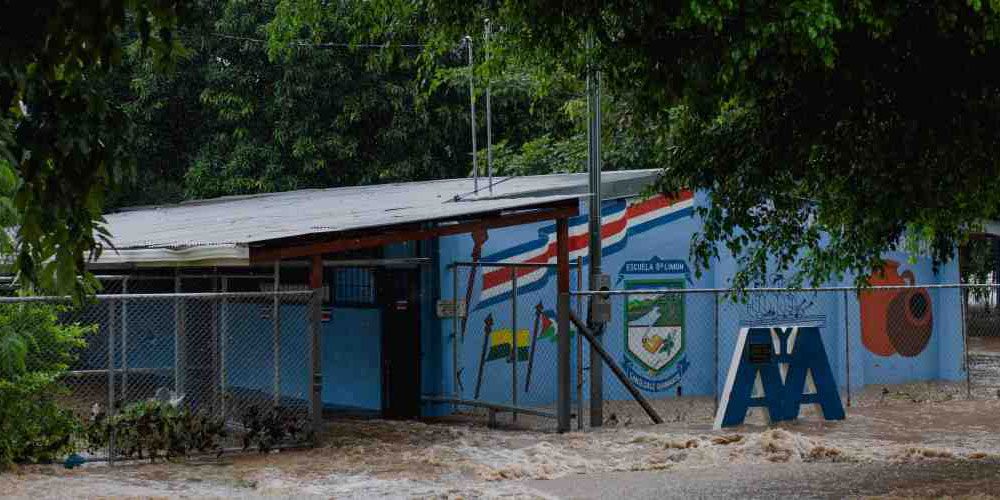 11 de octubre: Más de 70.000 estudiantes retomarán sus clases luego de la tormenta Nate, con Sonia Marta Mora.