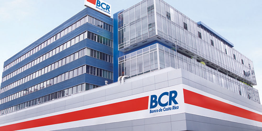 24 de octubre: Mario Barrenechea podría volver al puesto en cualquier momento sin que aún se conozca el resultado de una auditoría interna, con Mónica Segnini